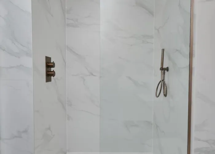 Hayy Luxury 2 Bed In Centre Apartment